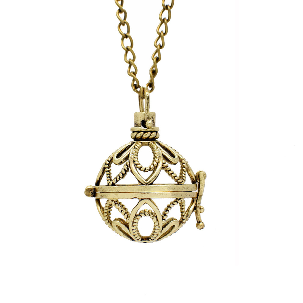 Retro Artistic Hollowed-out Sachet Ball Pendant Necklace - Image 4
