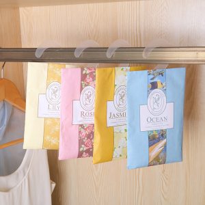 Hanging spice sachet