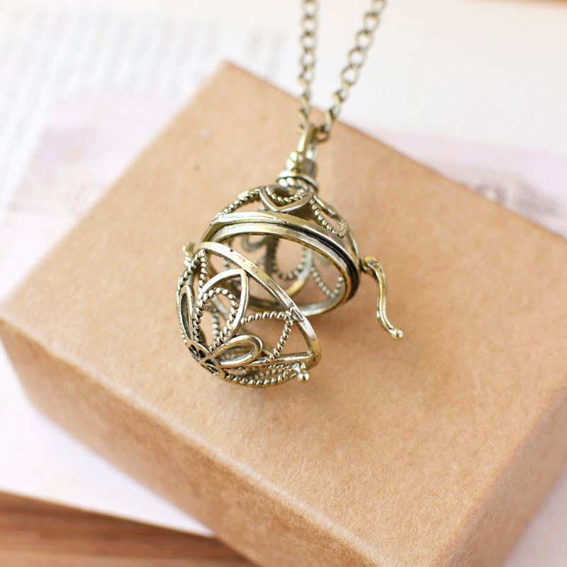 Retro Artistic Hollowed-out Sachet Ball Pendant Necklace - Image 5