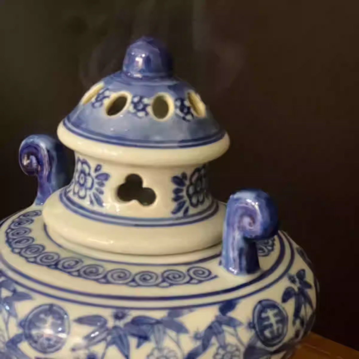 Blue-and-white Chinese-style High-footed Ceramic Incense Burner - Image 3