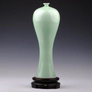 Chinese Antique Ice Crack Beauty Porcelain Bottle