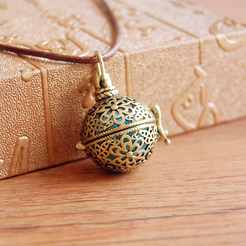 Vintage Art Hollow-out Flower Sachet Ball - Image 3