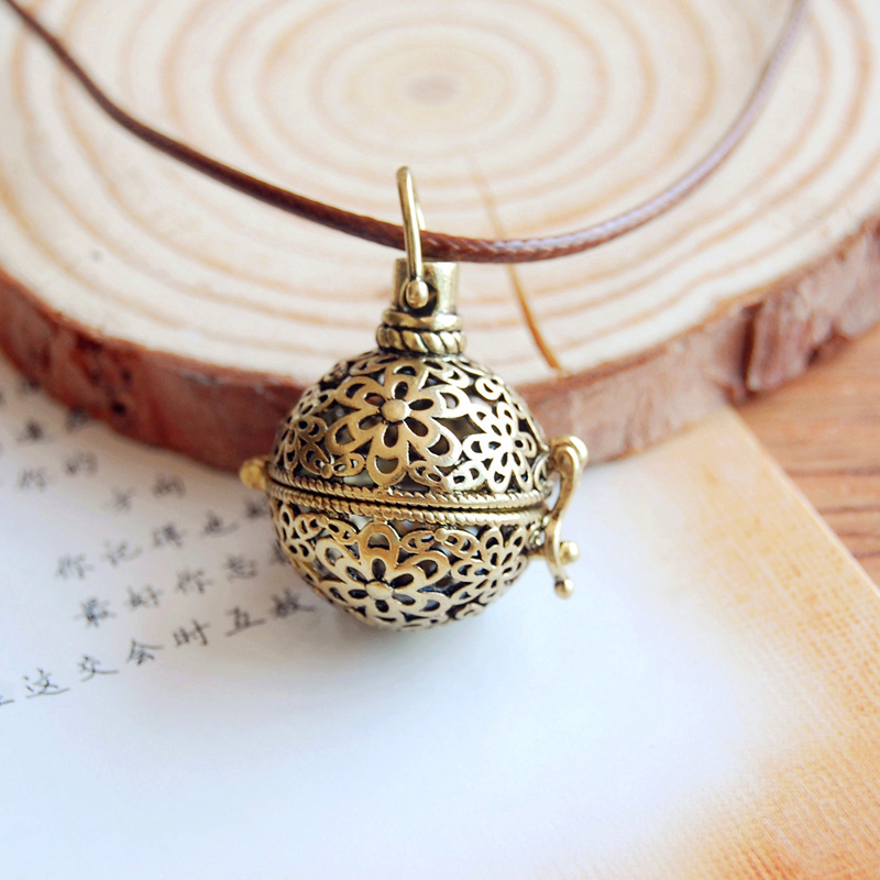 Vintage Art Hollow-out Flower Sachet Ball - Image 2